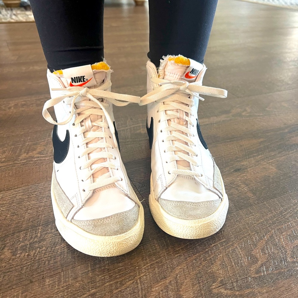 Nike blazer mid ‘77 womens shoes size 9.5